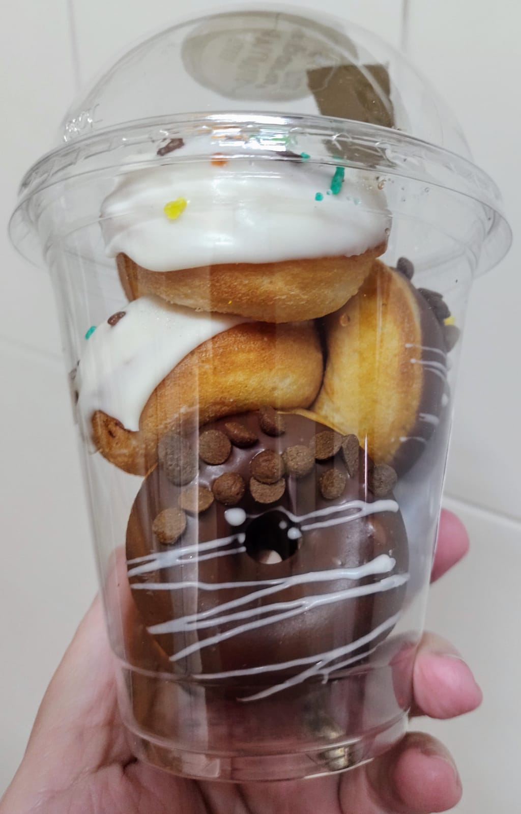 Copo com 6 UN. cake donuts baunilha (misto)